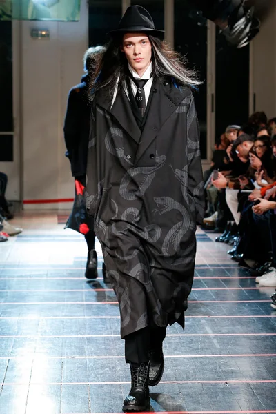 Look 27